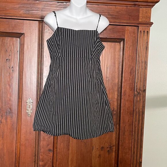 KENDALL & KYLIE Black Pinstriped Sleeveless Strappy Mini Summer Dress Size M - Picture 4 of 8